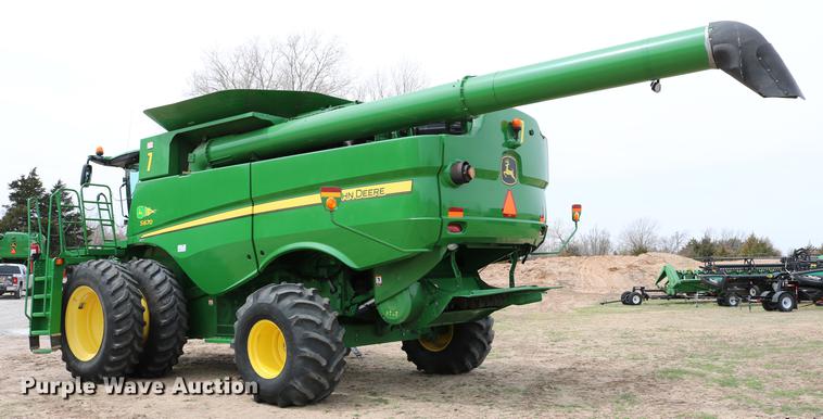 image for item DC7617 2012 John Deere S670 combine