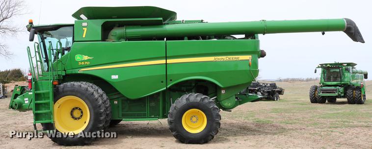 image for item DC7617 2012 John Deere S670 combine