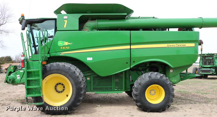 image for item DC7617 2012 John Deere S670 combine