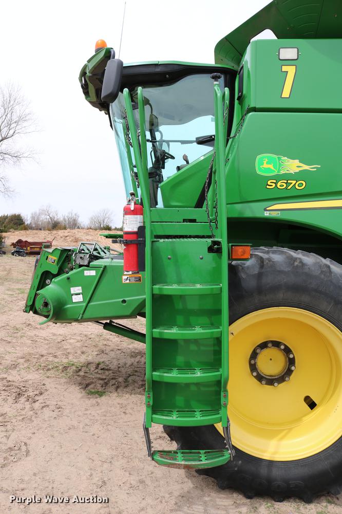 image for item DC7617 2012 John Deere S670 combine