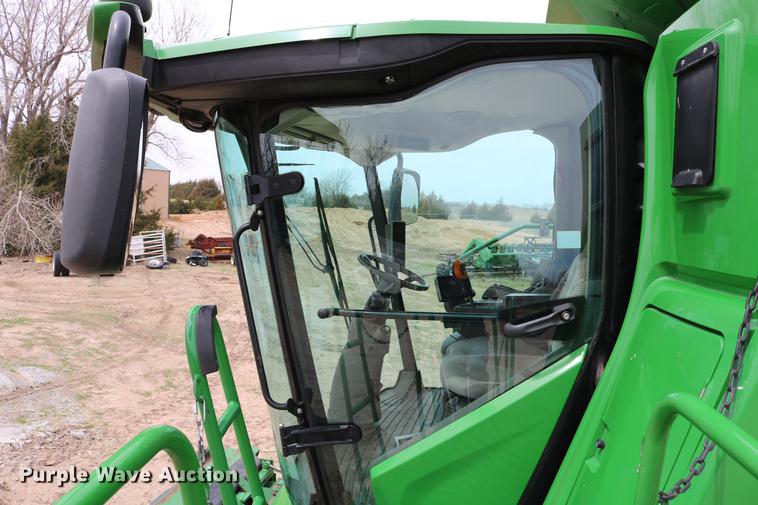 image for item DC7617 2012 John Deere S670 combine