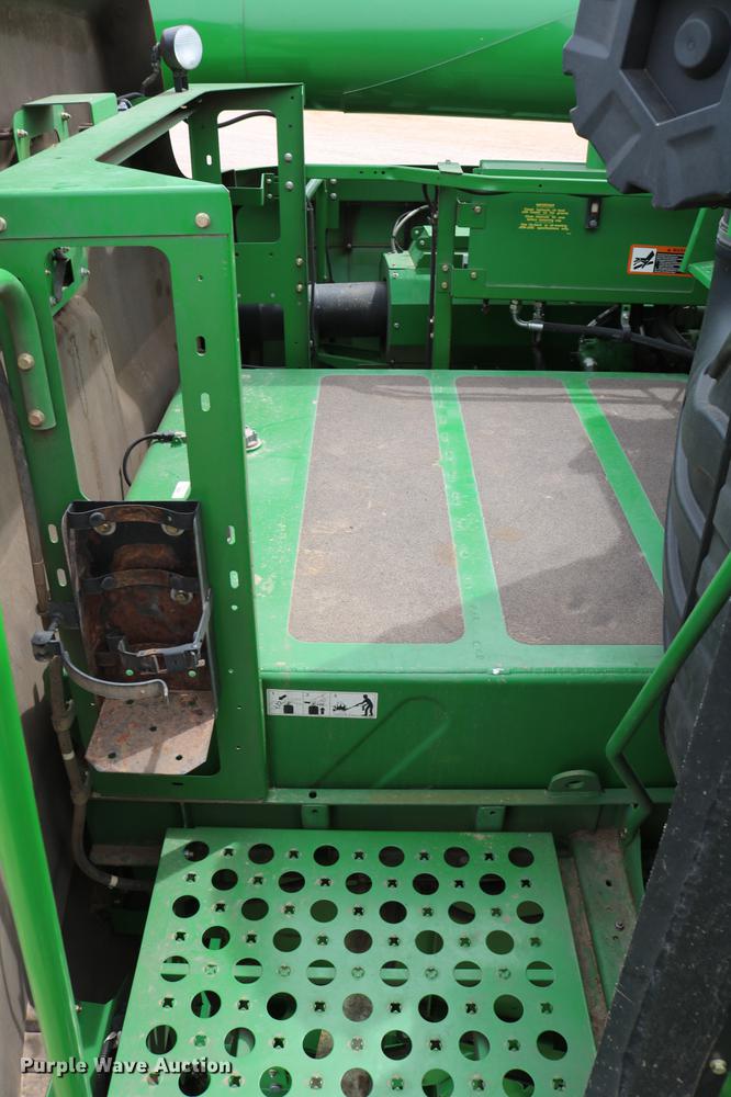 image for item DC7617 2012 John Deere S670 combine