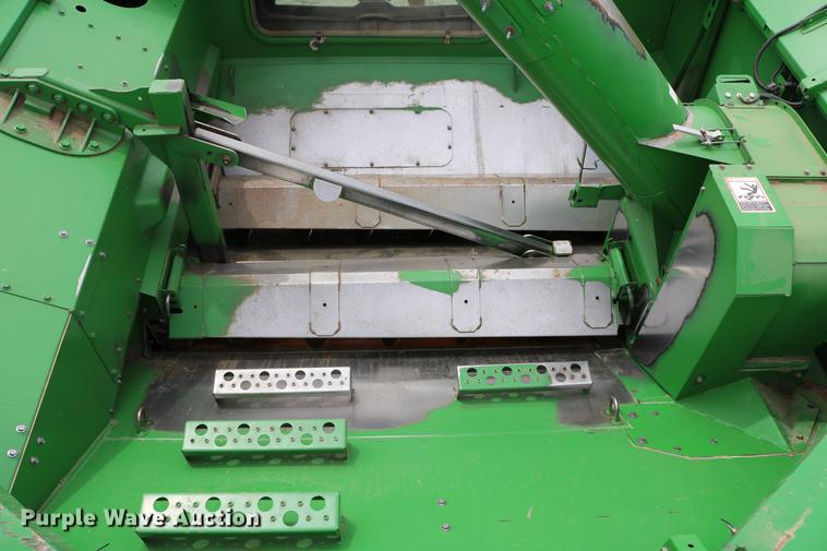 image for item DC7617 2012 John Deere S670 combine
