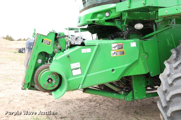 image for item DC7617 2012 John Deere S670 combine