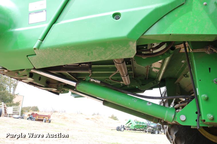 image for item DC7617 2012 John Deere S670 combine