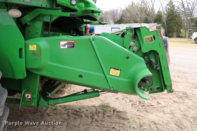 image for item DC7617 2012 John Deere S670 combine