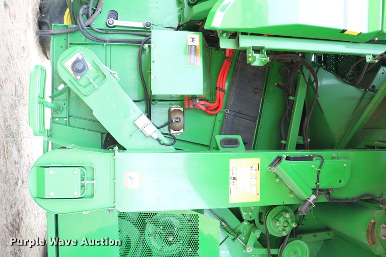 image for item DC7617 2012 John Deere S670 combine