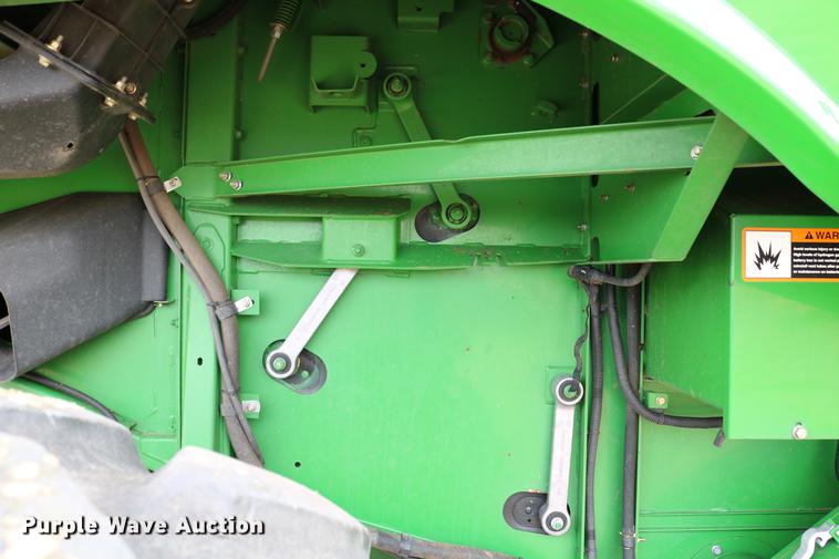 image for item DC7617 2012 John Deere S670 combine