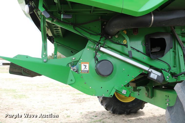 image for item DC7617 2012 John Deere S670 combine