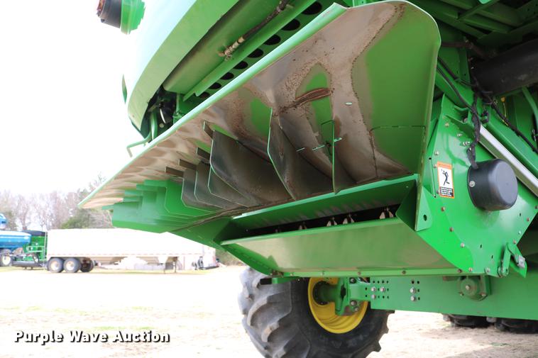 image for item DC7617 2012 John Deere S670 combine