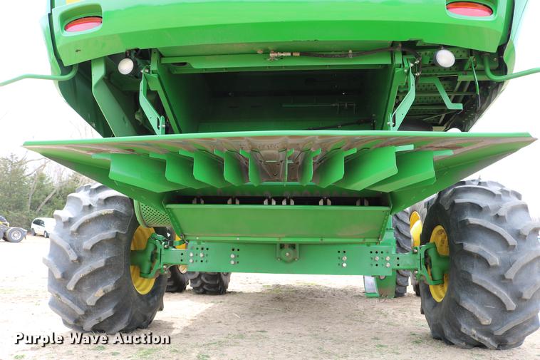 image for item DC7617 2012 John Deere S670 combine