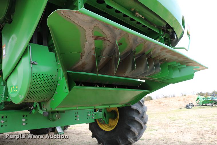 image for item DC7617 2012 John Deere S670 combine