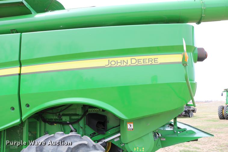 image for item DC7617 2012 John Deere S670 combine