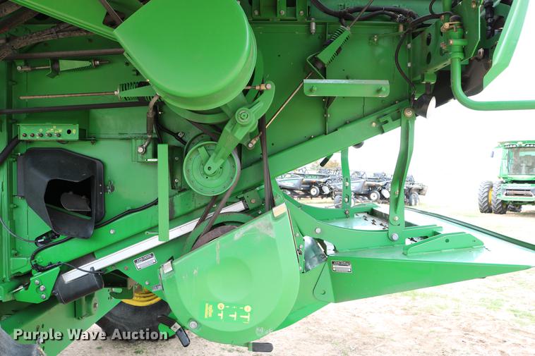 image for item DC7617 2012 John Deere S670 combine