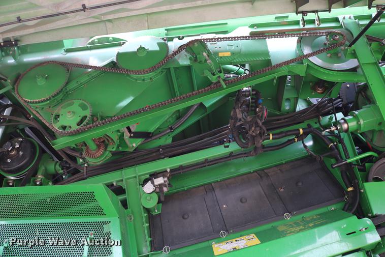 image for item DC7617 2012 John Deere S670 combine