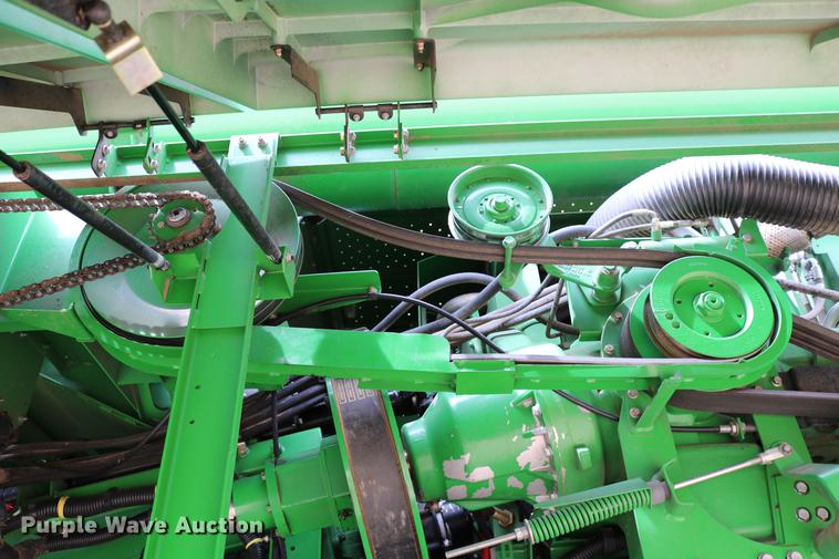 image for item DC7617 2012 John Deere S670 combine