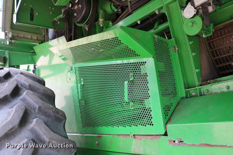 image for item DC7617 2012 John Deere S670 combine
