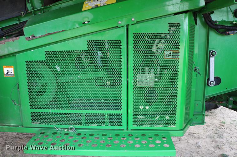 image for item DC7617 2012 John Deere S670 combine