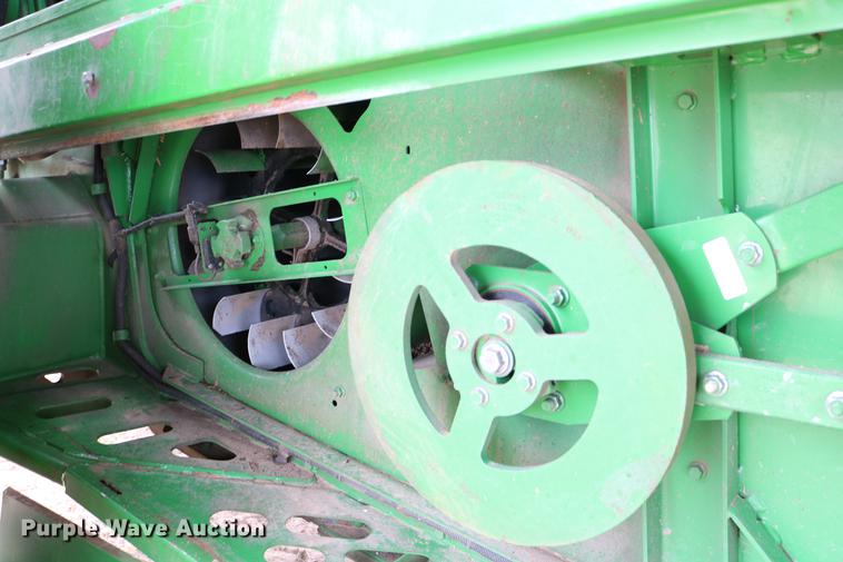 image for item DC7617 2012 John Deere S670 combine