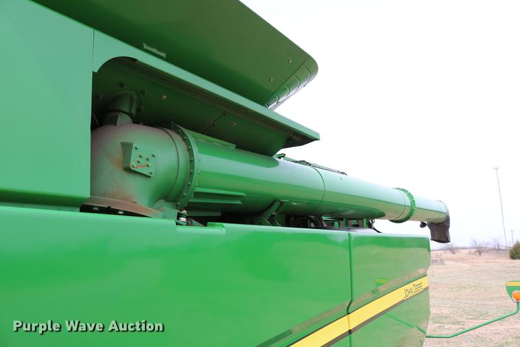 image for item DC7617 2012 John Deere S670 combine