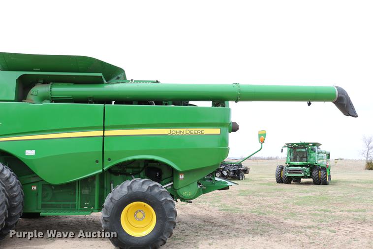 image for item DC7617 2012 John Deere S670 combine