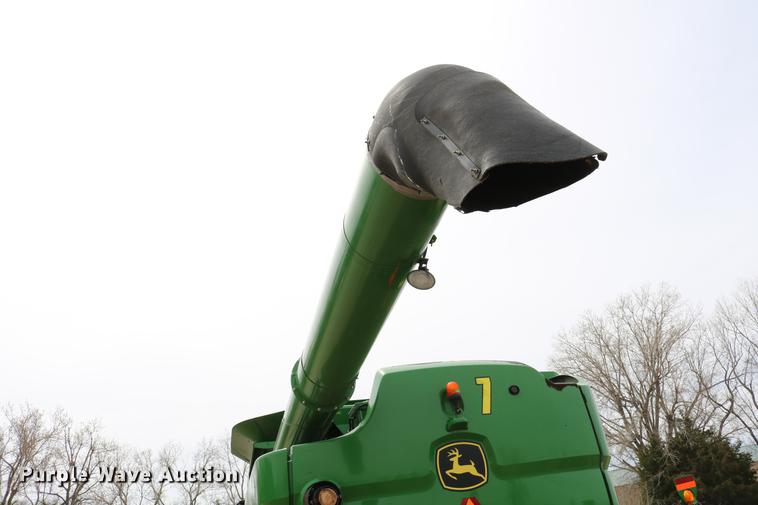 image for item DC7617 2012 John Deere S670 combine