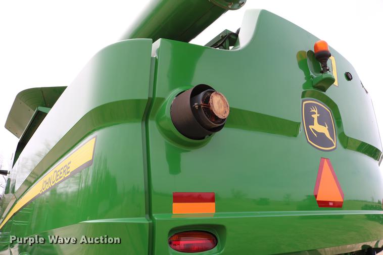 image for item DC7617 2012 John Deere S670 combine