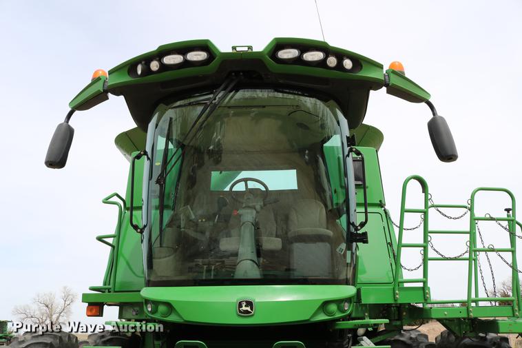 image for item DC7617 2012 John Deere S670 combine