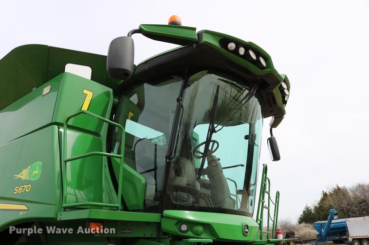 image for item DC7617 2012 John Deere S670 combine