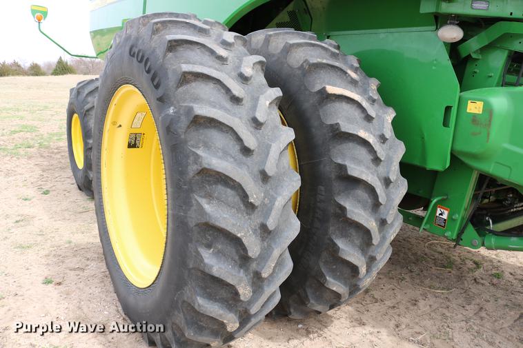 image for item DC7617 2012 John Deere S670 combine