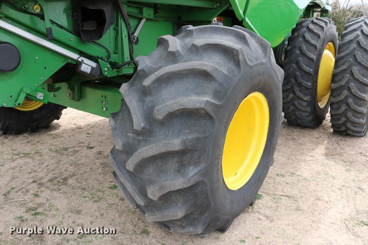 image for item DC7617 2012 John Deere S670 combine