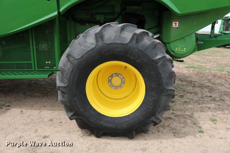 image for item DC7617 2012 John Deere S670 combine