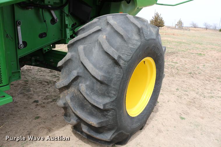 image for item DC7617 2012 John Deere S670 combine