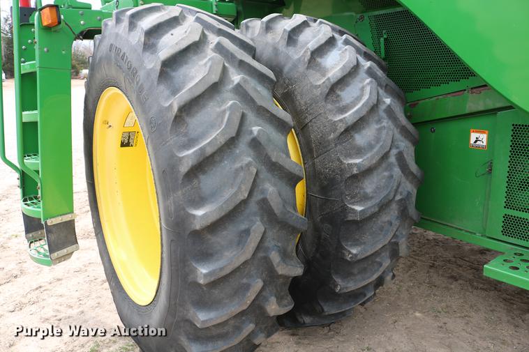 image for item DC7617 2012 John Deere S670 combine
