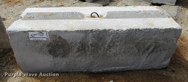 image for item DD7434 (51) concrete blocks