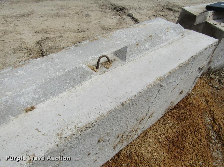 image for item DD7434 (51) concrete blocks