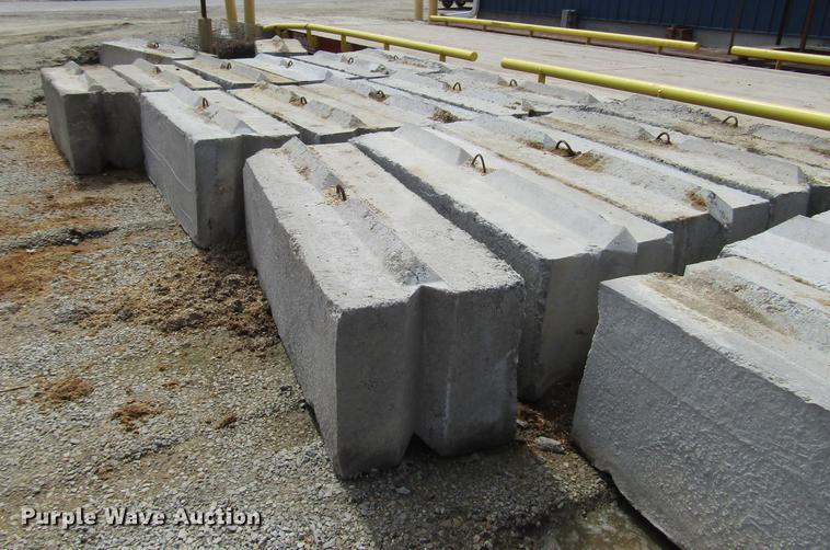 image for item DD7434 (51) concrete blocks