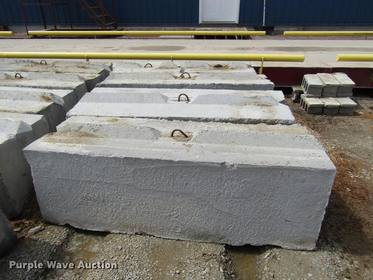image for item DD7434 (51) concrete blocks