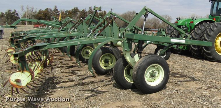 image for item DD8753 2002 QuinStar FM field cultivator