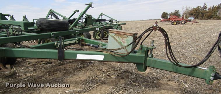 image for item DD8753 2002 QuinStar FM field cultivator