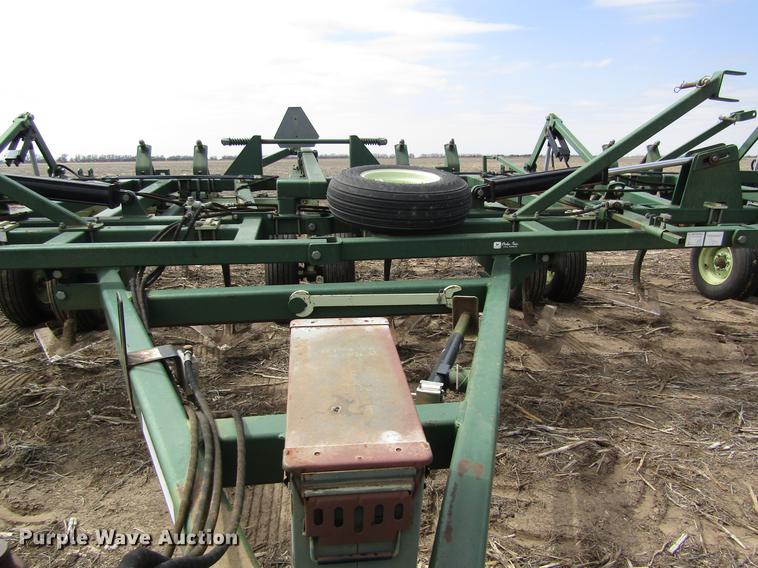 image for item DD8753 2002 QuinStar FM field cultivator