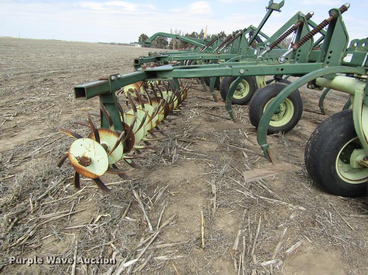 image for item DD8753 2002 QuinStar FM field cultivator