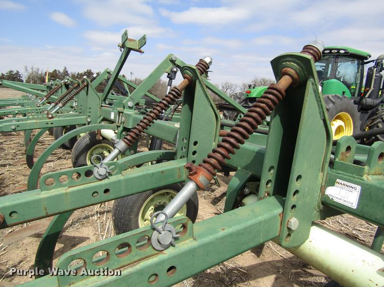 image for item DD8753 2002 QuinStar FM field cultivator
