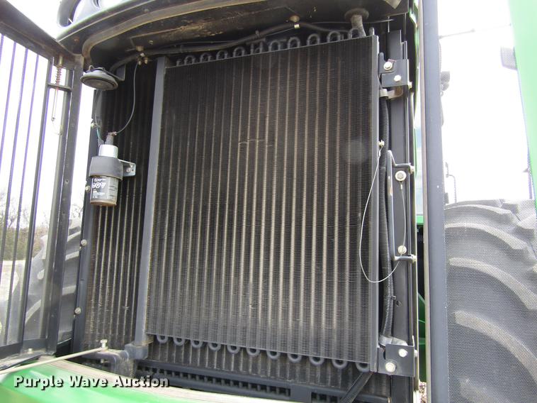 image for item DD8756 2007 John Deere 9320 4WD tractor