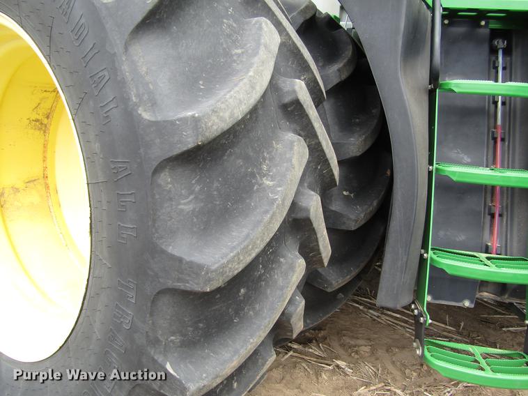 image for item DD8756 2007 John Deere 9320 4WD tractor