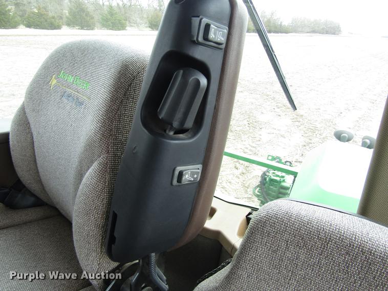image for item DD8756 2007 John Deere 9320 4WD tractor