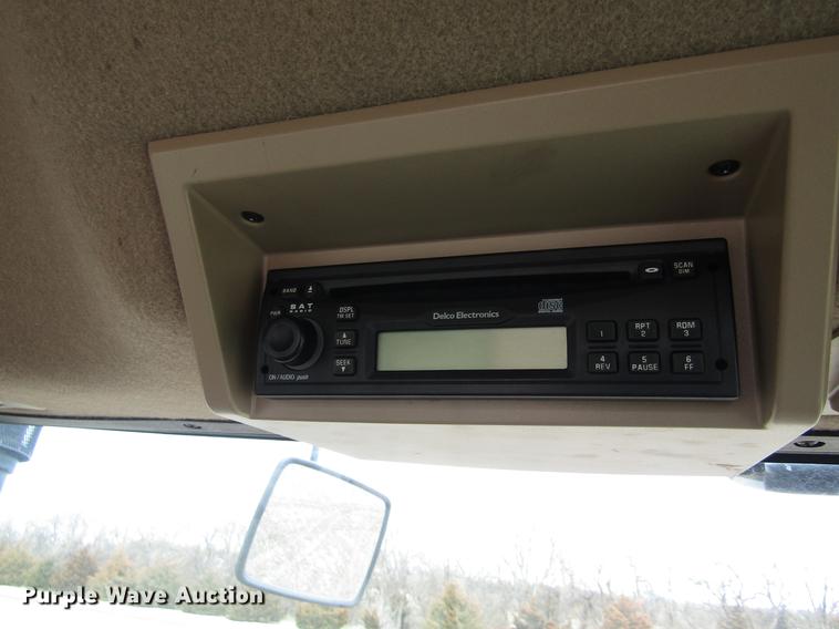 image for item DD8756 2007 John Deere 9320 4WD tractor