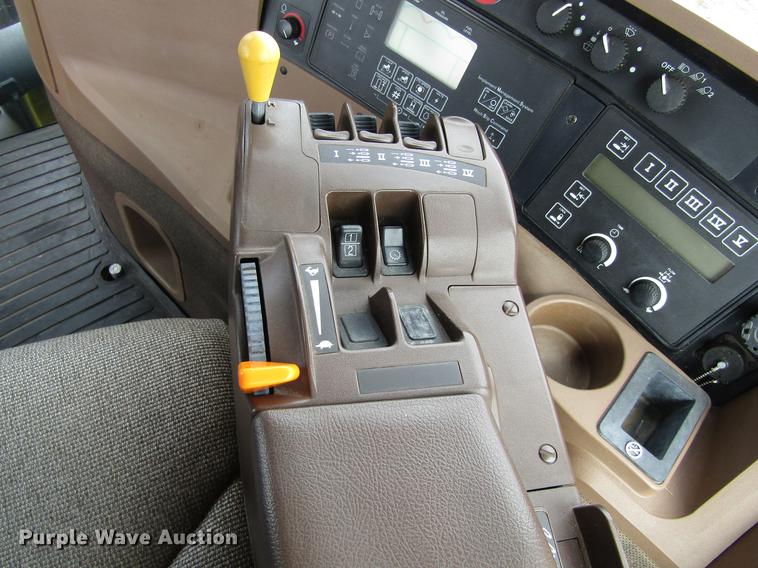 image for item DD8756 2007 John Deere 9320 4WD tractor