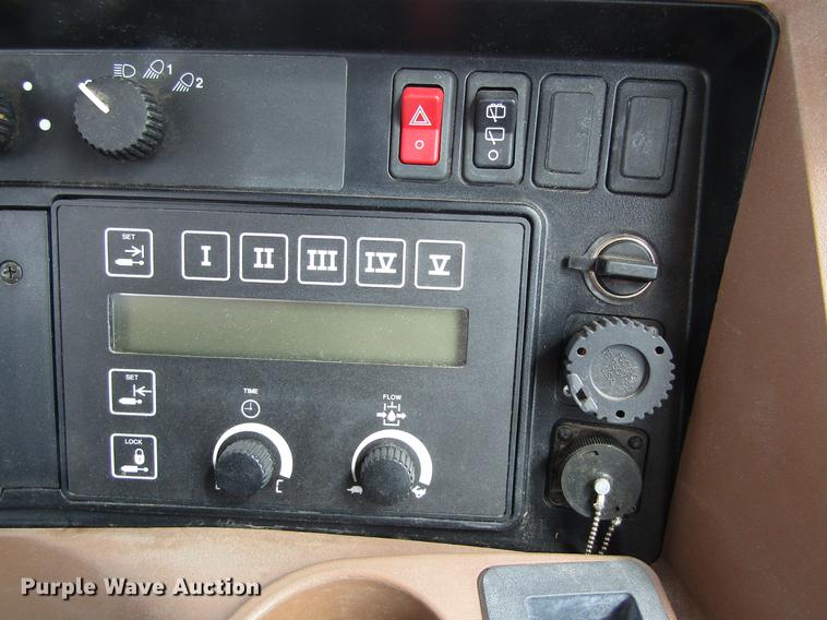 image for item DD8756 2007 John Deere 9320 4WD tractor