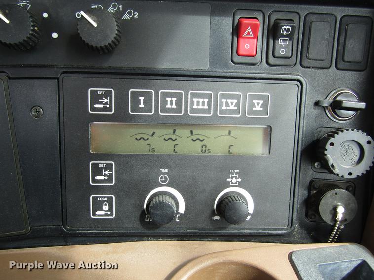 image for item DD8756 2007 John Deere 9320 4WD tractor